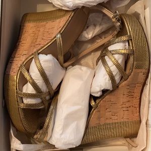 Anne Klein strait wedge sandal. Dark gold lizard print. Size 8.5
